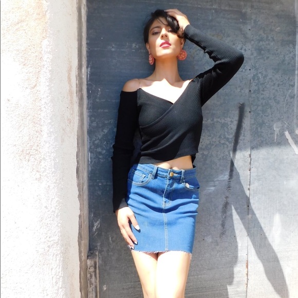 Off the Shoulder Sweater Black-LAST  ONE - Picture 4 of 6